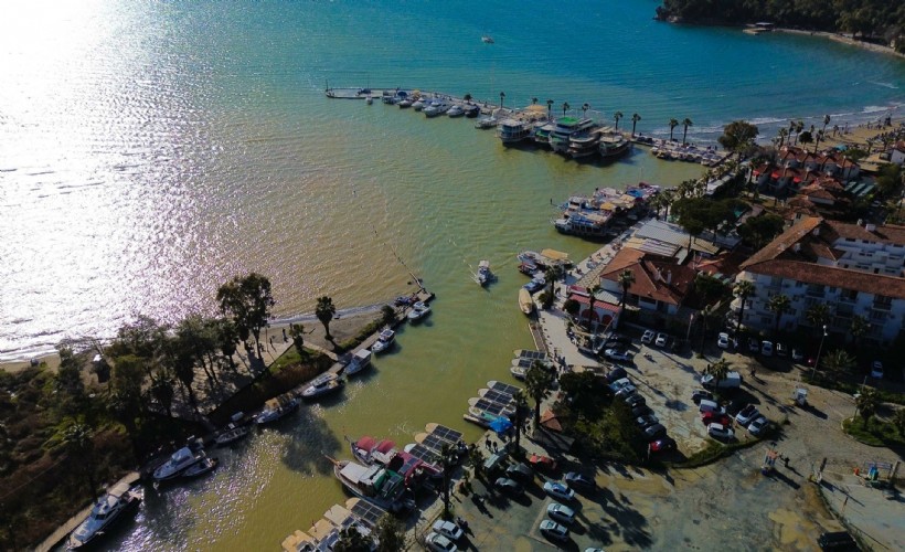 Akyaka'da denizin rengi değişti