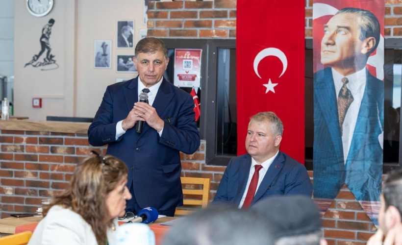 Başkan Tugay'dan sert çıkış: Dışarıdan bakan İzmir yanıyor yıkılıyor sanır!