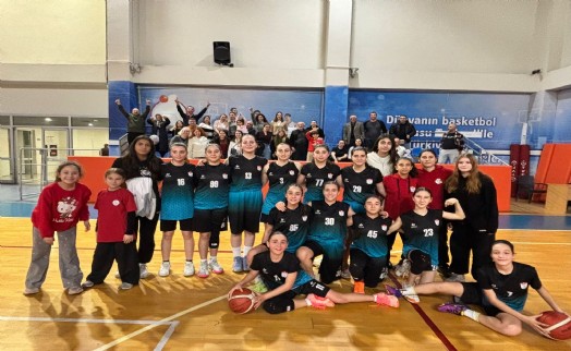 Bayraklı Belediyesi U14 Kız Basketbol Takımı İzmir şampiyonu oldu