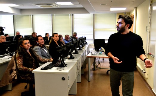 Bornova'da muhtarlara üniversite desteğiyle eğitim