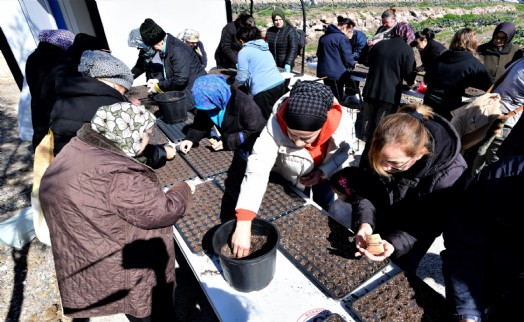 Bornova'da toprak kadınlarla canlanıyor