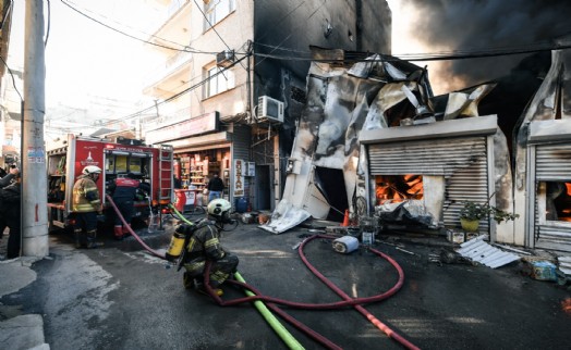 Buca'da iş yeri yangını panik yarattı