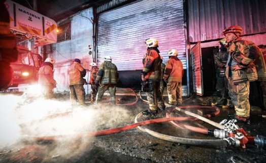 Buca'da mobilya atölyesinde yangın!