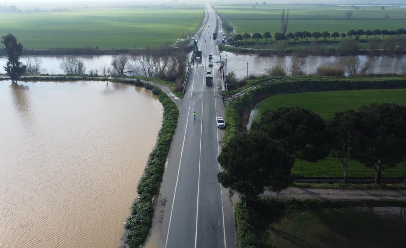 Büyük Menderes Nehri yine taştı, tarım arazileri su altında kaldı