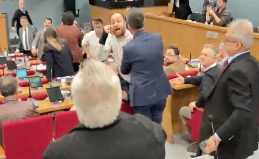 Büyükşehir Meclisi'nde ‘Akın Gürlek' tartışması ortalığı karıştırdı!