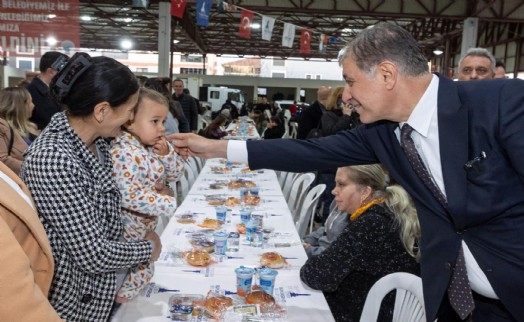 Büyükşehir'in iftar sofrası bu kez Menderes'te: Başkan Tugay'dan dayanışma ve birlik vurgusu