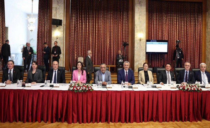 CHP Grup Başkanvekili Murat Emir, komisyon raporuna düştükleri şerhi açıkladı