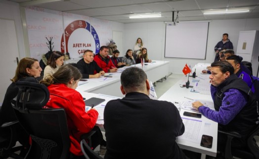 Çeşme'de yağmur seferberliği: Tüm ekipleriyle sahada