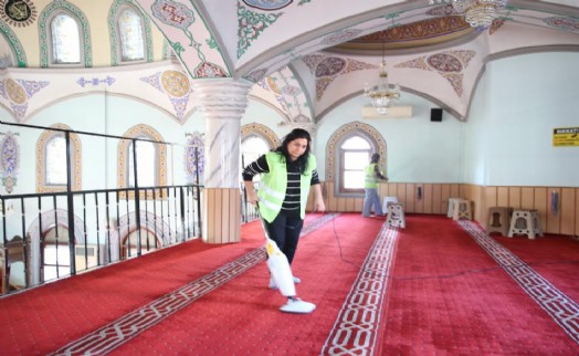 Çiğli'de ibadethaneler için temizlik mesaisi