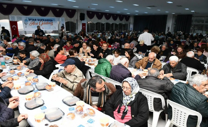 Çiğli’de iftar sofraları kuruluyor
