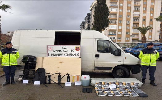 'Dur' ihtarına uymayan minibüsten 27 kaça göçmen çıktı