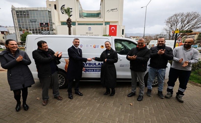 Efes Selçuk Belediyesi'ne hayvan ambulansı bağışı
