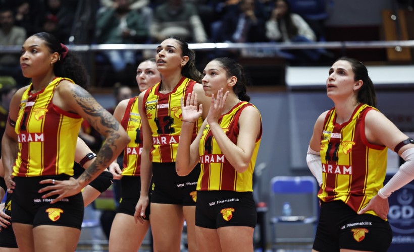 Göztepe evinde lider VakıfBank'a mağlup oldu