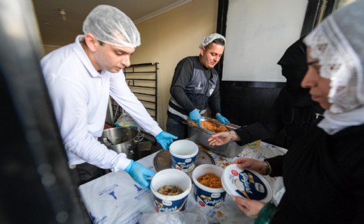 İftar bereketi Büyükşehir'in aşevinden sofralara uzanıyor
