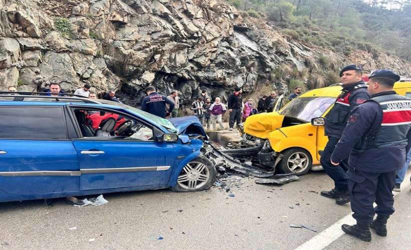 İkizleri kaza ayırdı: 1 ölü, 6 yaralı