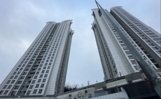 İstanbul'da dehşet! Küçük çocuk 30. kattaki balkondan düştü!