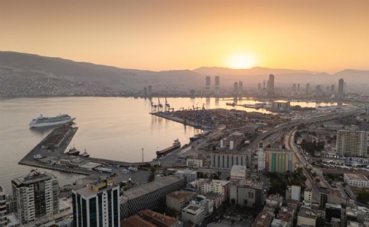 İzmir Alsancak Limanı artık Albayrak'ların!
