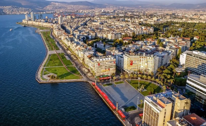 İzmir'de su baskınları turizmi vurdu
