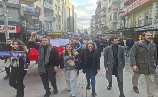 İzmir'de suça sürüklenen çocukların cinayetlerine tepki yürüyüşü