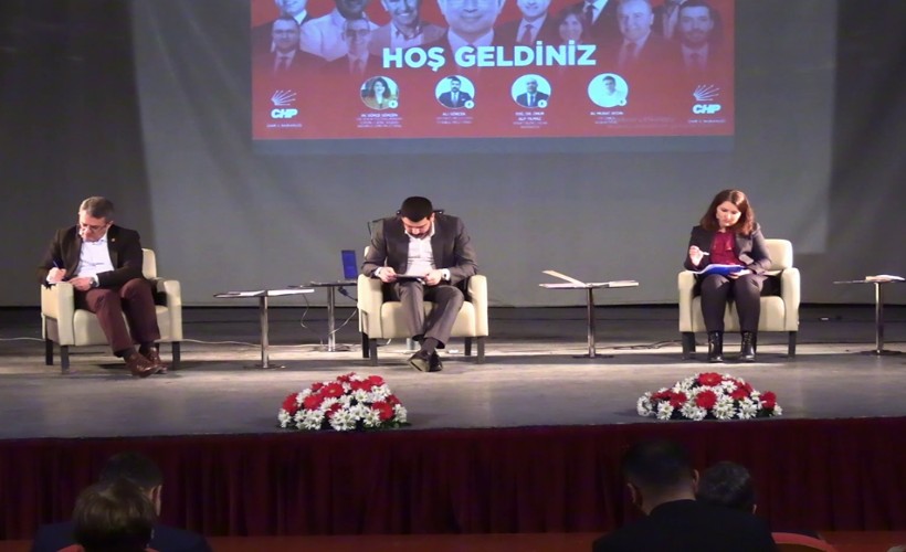 İzmir’de 'Gerçekleri Bilmeye Hakkınız Var' paneli... Gökçe Gökçen: Hedef alınan, iktidarın seçimle değişebilecek olduğu düşüncesi