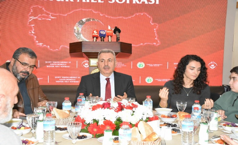 İzmir’de Vali Elban ilk iftarı şehit yakınları ve gazilerle yaptı