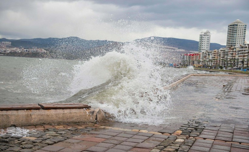 İzmir'de kuvvetli yağış ve fırtına alarmı