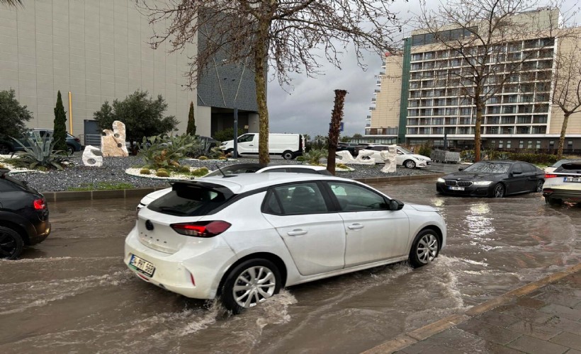 İzmir'de Kordonboyu tariğe kapatıldı!