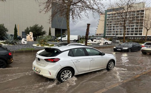 İzmir'de Kordonboyu trafiğe kapatıldı!