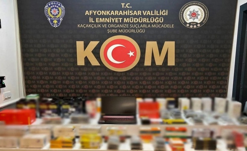 Kaçak telefon aksesuarları ele geçirildi