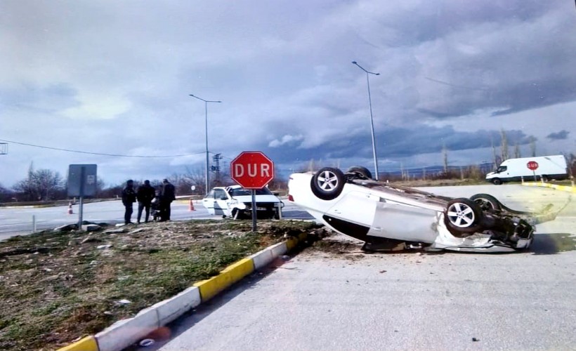 Kavşakta feci kaza! 7 kişi yaralandı