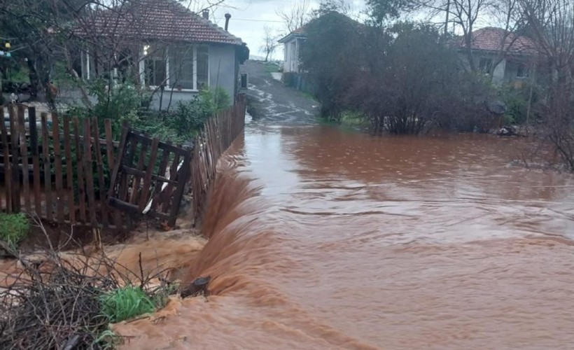 Köyceğiz'de sağanak; evleri su bastı, dereler taştı