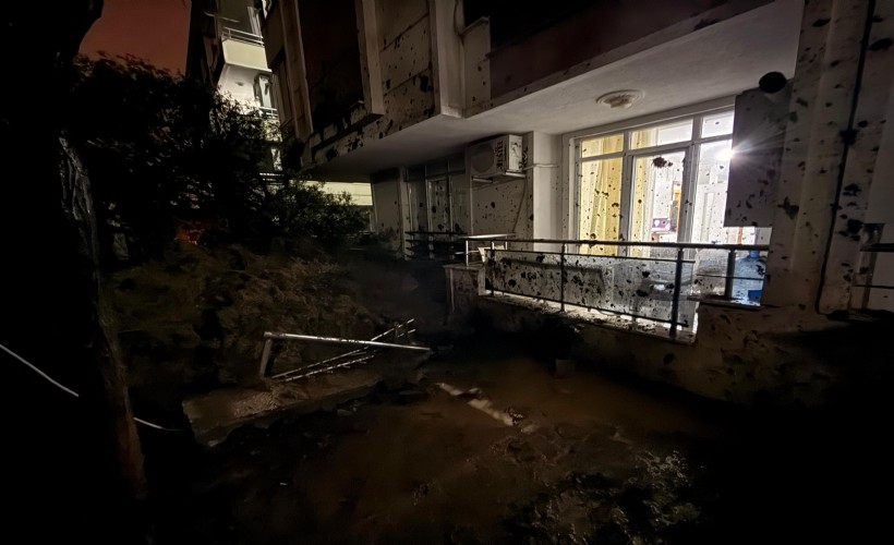 Manisa’da heyelan; sitenin istinat duvarı çöktü