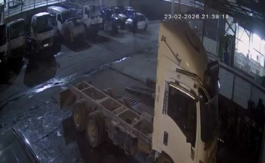 Manisa'da otomobil hırsızlığı kamerada