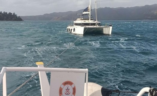 Marmaris'te sürüklenen tekne kurtarıldı