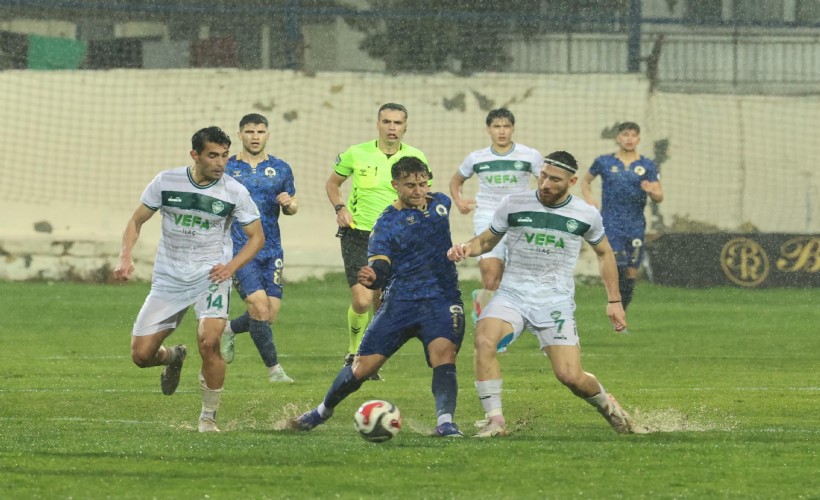 Menemen FK Play-Off yolunda yara aldı