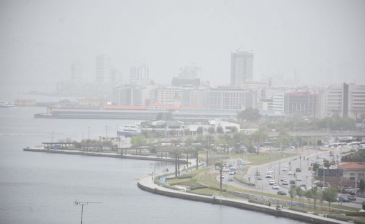 Meteoroloji'den İzmir'e çöl tozu uyarısı: Göz gözü görmeyecek!