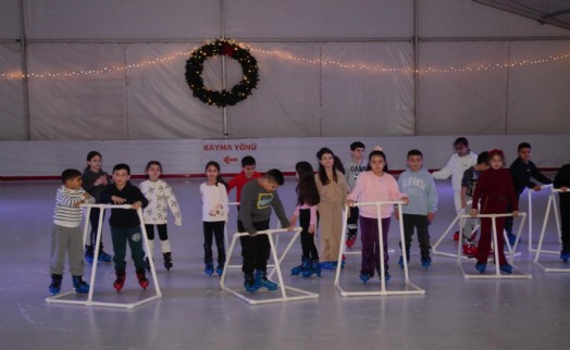 Öğrenciler buz pistinde buluştu