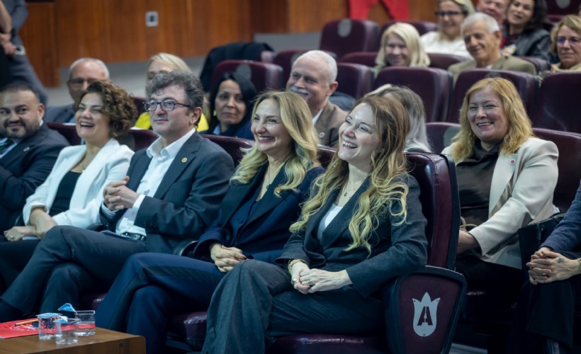 Romanların sesi Konak’tan yükseldi