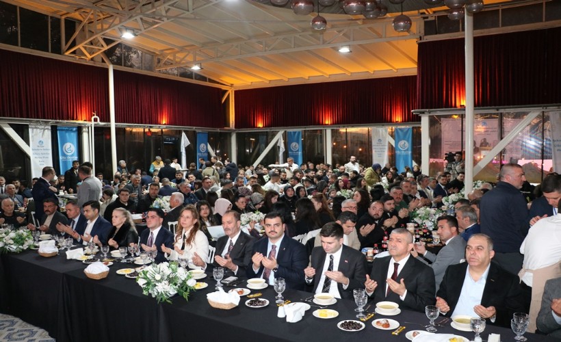 Ülkü Ocakları İzmir İl Başkanlığı'ndan iftar programı