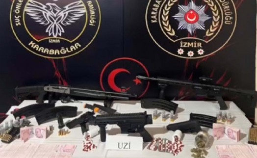 Yaralı gittiği hastanede çelişkili ifadeler verdi, evinde ve otomobilde silah ile uyuşturucu ele geçirildi