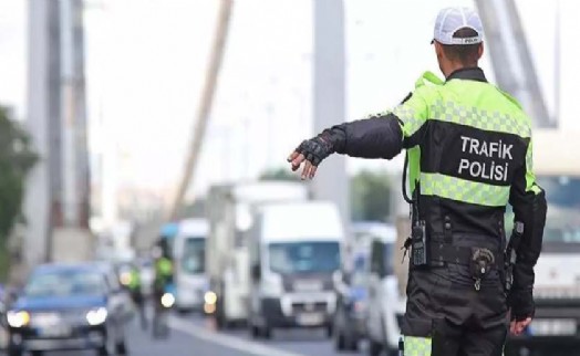 Yeni trafik düzenlemesi Meclis'ten geçti: Cezalar artırıldı kurallar değişti!