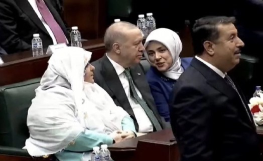 Zeynep Güneş AK Parti grup toplantısında: Erdoğan'ın talimatıyla 100 kadınla meclise geldi