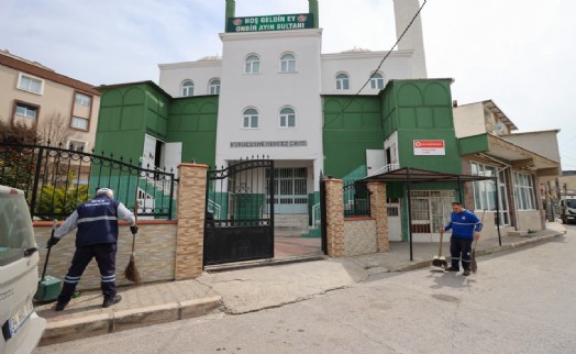 Buca'daki ibadethanelerde bayram temizliği