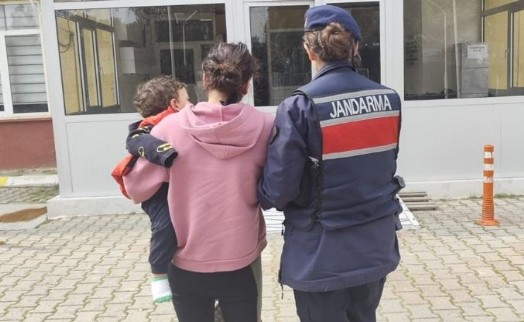 7 ayrı suçtan 20 yıl hapis cezası bulunan kadın, kucağında bebeğiyle cezaevine girdi