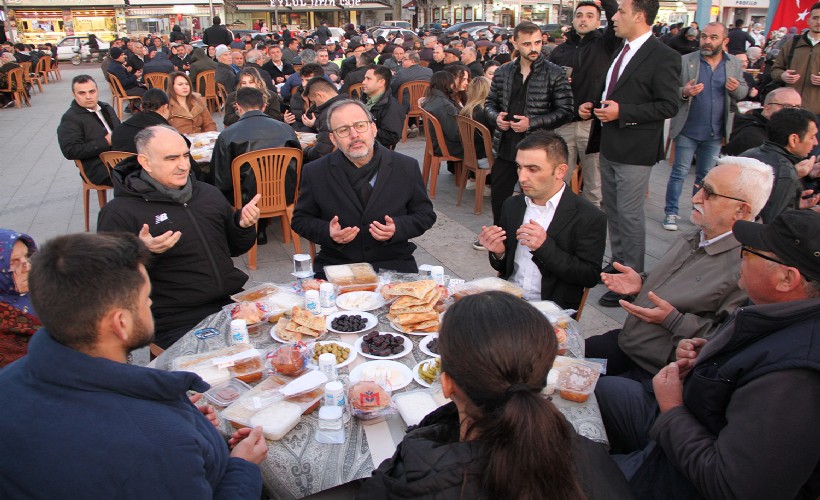 AK Parti'li Kasapoğlu, Manisa'da iftar programına katıldı