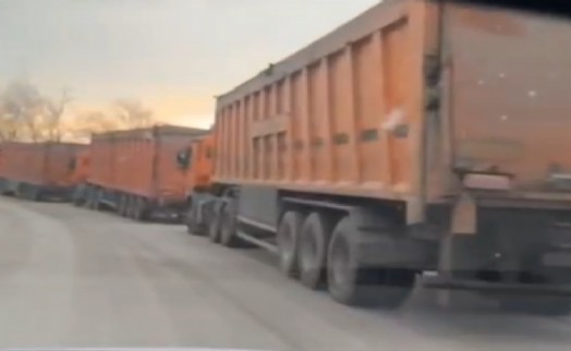 AK Partili Güzel paylaştı: Bergama'nın köylerinde bitmeyen çöp TIR'ı konvoyu!
