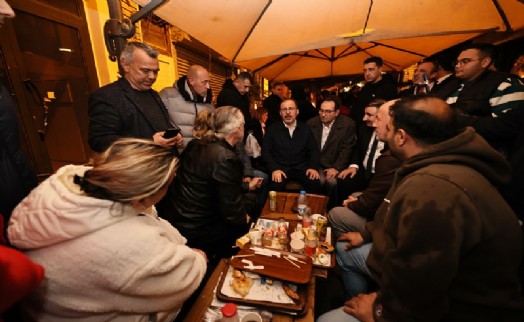 AK Parti'li Kasapoğlu, İzmir'de vatandaşlarla sahurda bir araya geldi