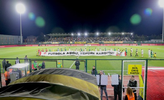 Aliağa'da futbol tarihinin ilk gece maçı oynandı