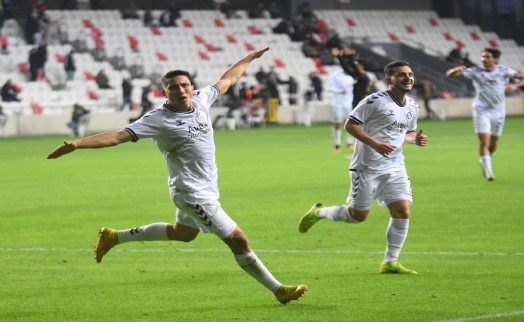 Altay sahasında lideri konuk edecek
