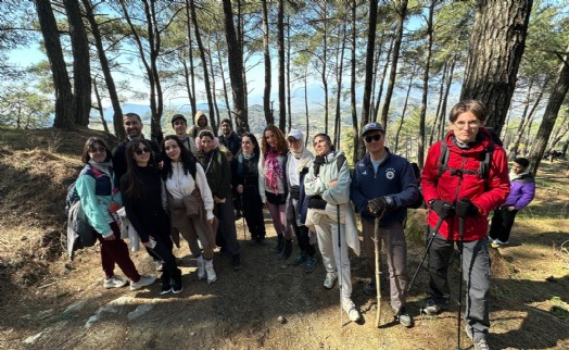 Baharı Efes-Mimas Yolu'nda doğayla karşıladılar